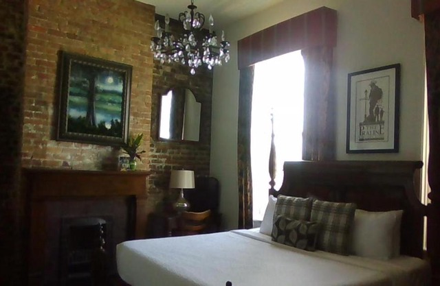 Lafitte Hotel & Bar