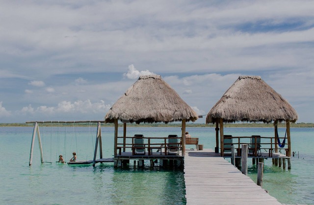 Lagoon Front Hut: Daily Cleaning, Bikes & Kayaks!