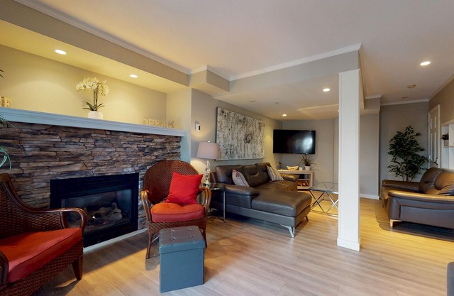 LAGOONS 20 | Village location | Rare 5BDR Condo With Private Hot Tub |