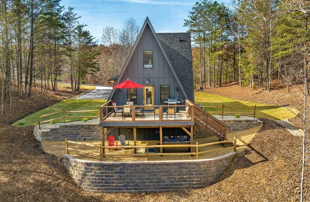 Lake Adger Open-No Restrictions! Lakefront, Private Dock, Kayaks, HotTub,Firepit