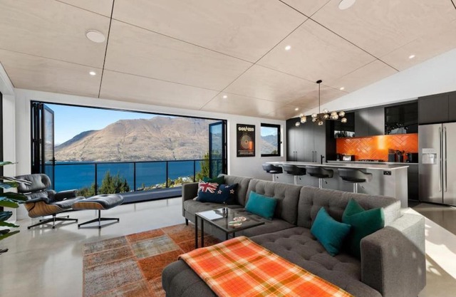 Lake and Mountain View 2 Bedroom House