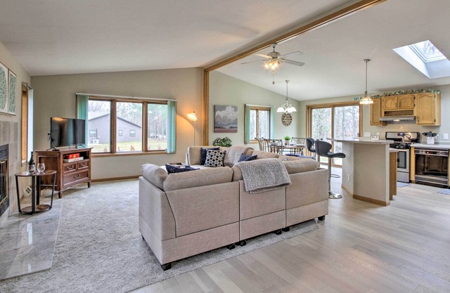 Lake Arrowhead Getaway w/ Beach & Pool Access
