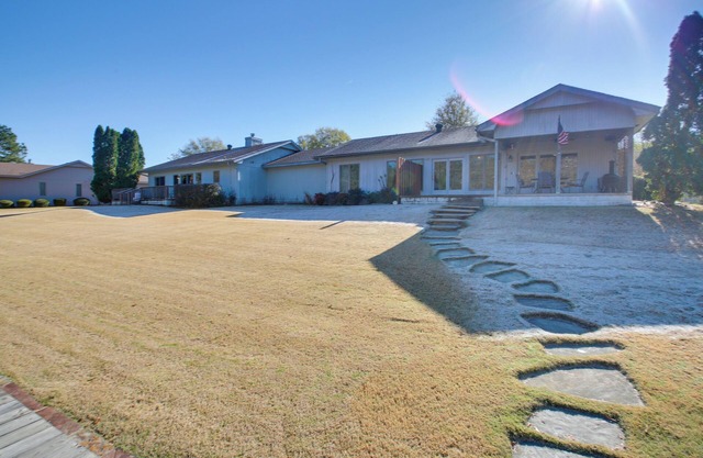 Lake Balboa Access: Home w/Dock & Yard