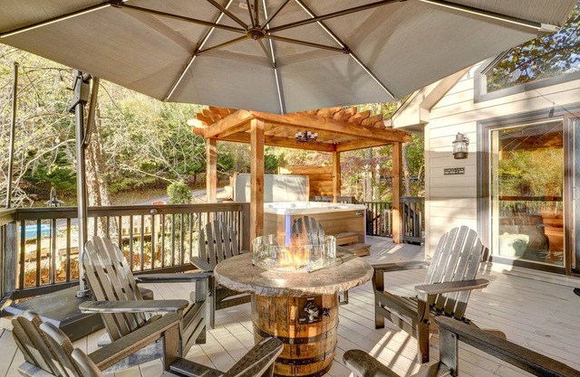 Lake Blue Ridge cabin on lake, creek/hot tub, Creekside Storie. Hot Tub, Cohutta Forest, Hiking, Bik