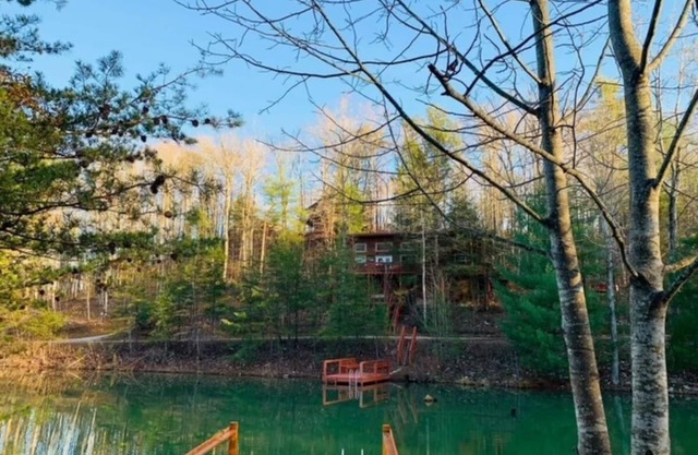 Lake Cabin with Breathtaking Lake View & Private Dock. Hot Tub.Pool Table. Wi-Fi