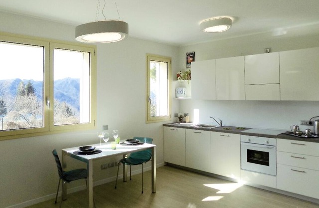 Lake Como panoramic view apartment with free private parking