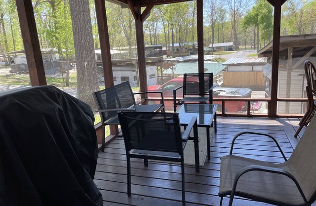 Lake Daze Cozy Camper in Dandridge TN on Lake Douglas. Close to Attractions!