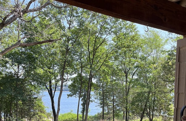 Lake Front Cozy Cabin, Swim, Boat, Bike, Relax, Canoe, Kayak, Fire Pit and more