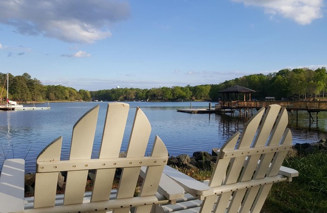 Lake Front Getaway, Family Friendly.