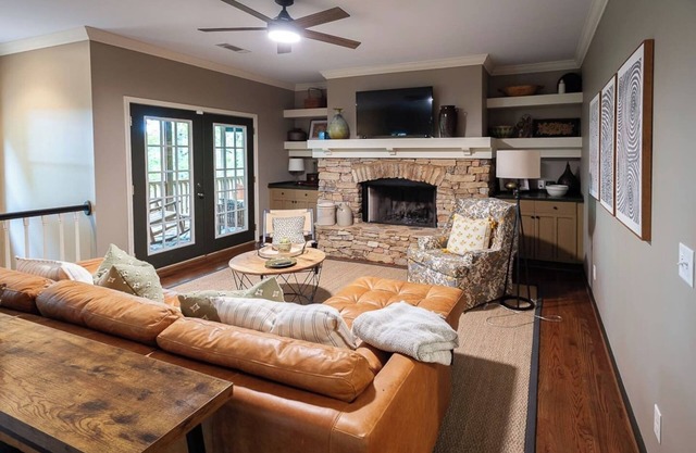Lake Front Home near Mountains "Hartwell Haven"