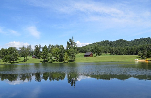 Lake Front Log Home with Private Hot Tub