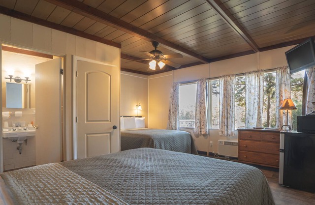 Lake front room on Lake Ouachita!