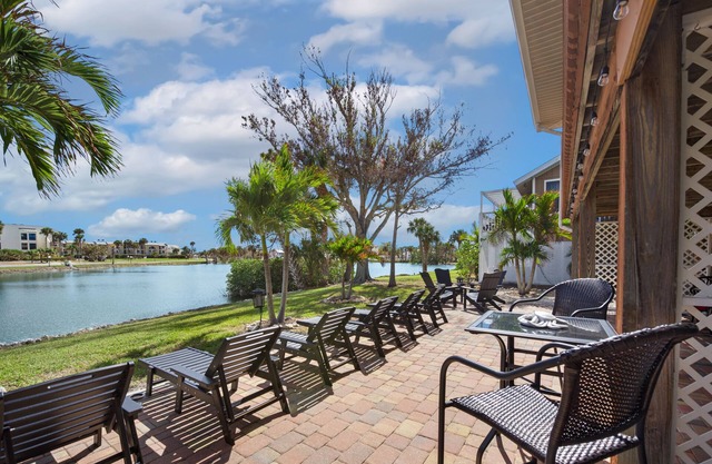 ☀️Lake Front - Short Walk to Beach🌴Endless Tides 1