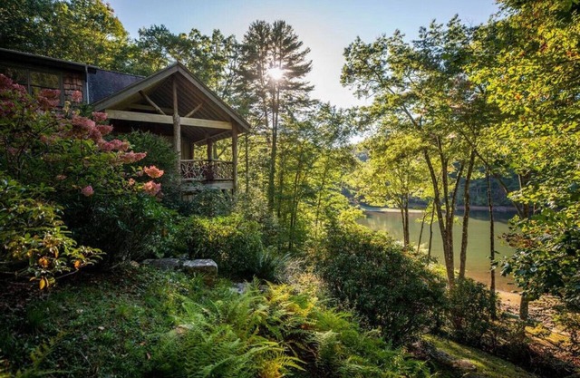 Lake front with private dock, fire pit, hammock, pool table & gorgeous views! Fishing poles, paddle boards & canoe provided.