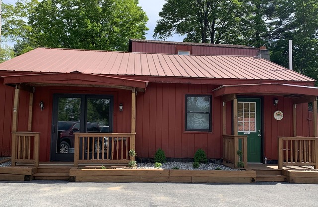 Lake George 2 Bed 1 bath cabin, adirondacks: winter special - ask for free night