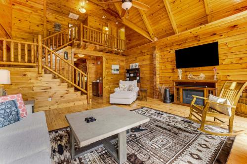 Lake Hartwell Home with Game Room 21 Mi to Clemson!