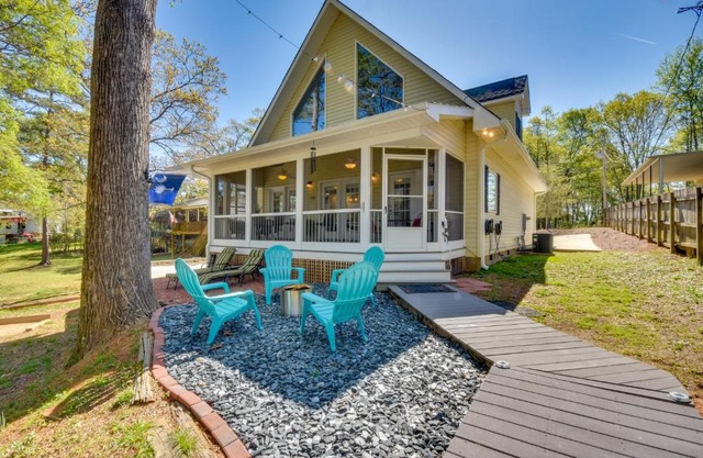 Lake Hartwell Vacation Rental with Boat Dock and Slip!