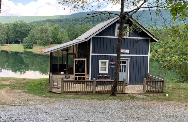 Lake House Fishing Cabin (35 minutes from Chattanooga Tn)