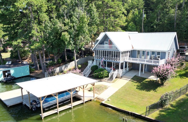 Lake House Getaway on Beautiful Weiss Lake
