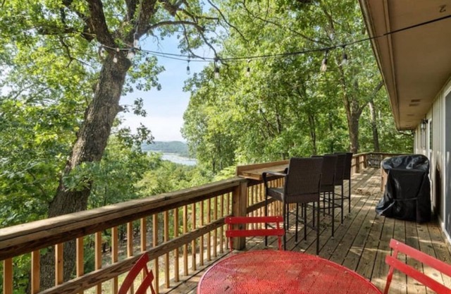 Lake House Landing w/view of sailboat cove, quiet street