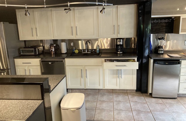 Lake House NEW Fully Furnished Month To Month