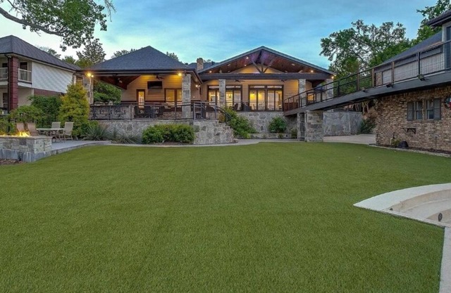 Lake house with 5 bedrooms total including guest house, outdoor kitchen etc.