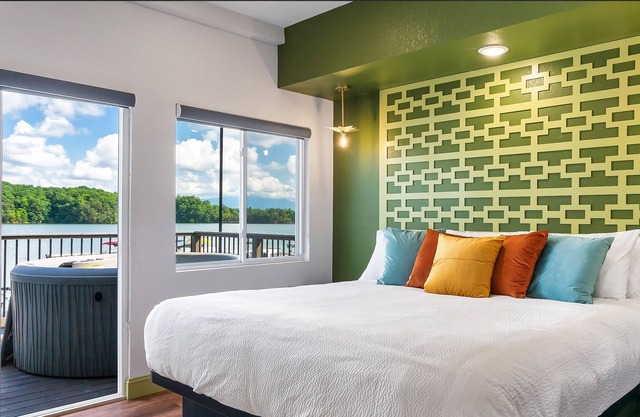 Lake it Up Mountain and Lake View Villa features Hot Tub, Fire Pit and Corn Hole by RedAwning