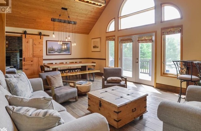 Lake Joseph, Muskoka - 7 Bedroom Family Cottage - Quiet Bay. Gorgeous setting.