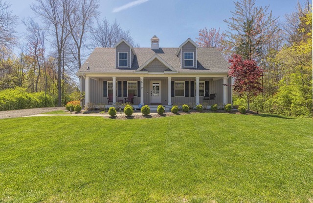 Lake & Lantern-Beach Access-Sleeps 11