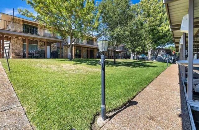 Lake LBJ Retreat: Cozy 1BR Condo with Dock Access & Grill