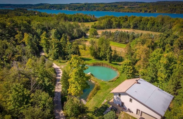 Lake Leelanau Therapy-HotTub/Kayaks/FirePit