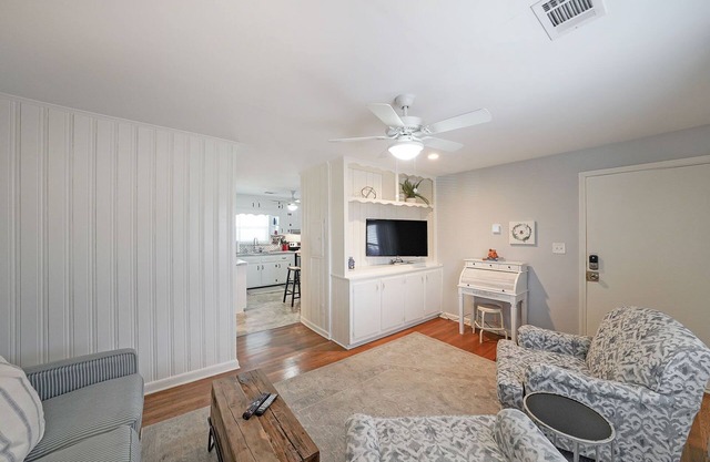 Lake Life C - Apartment in Downtown Lake Acworth