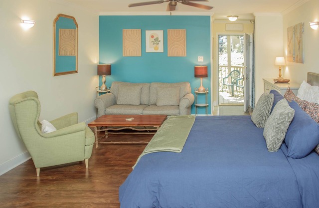 Lake Lure Cozy Mountain Studio at Rumbling Bald with Pools, Golf & Restaurants