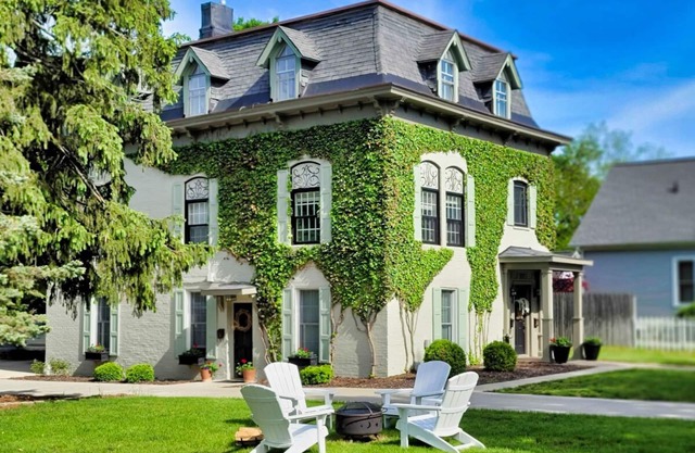 Lake Michigan Designer Apartment in Historic Home