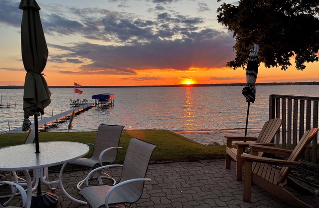 Lake Missaukee with Dock, Hoist, Sandy Beach and Fabulous Sunsets - 2 Bath