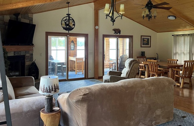 Lake of the Falls House. Boat launch. Cleaning fee Included.