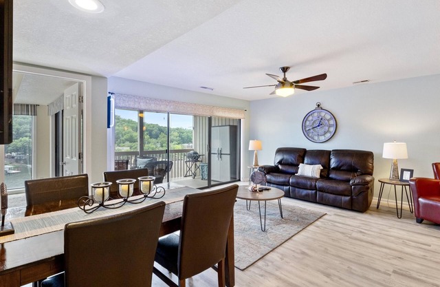 Lake of the Ozarks Get-Away! Experience the Ozarks! The heart of Osage Beach!