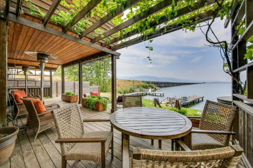 Lake Pend Oreille Oasis Home with Hot Tub and Games