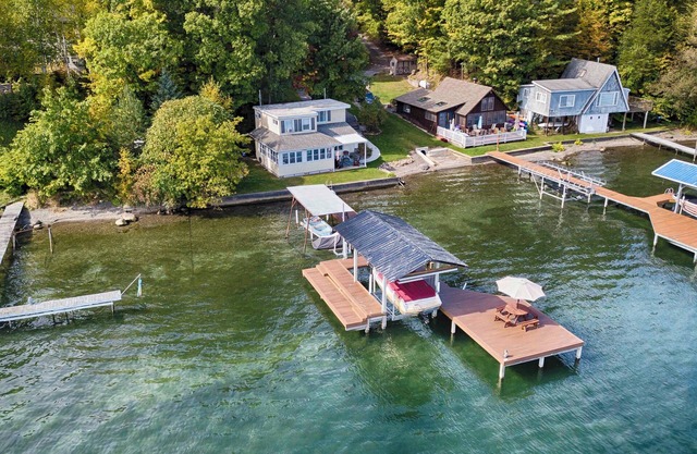 Lake Reflections: Family Friendly Retreat!