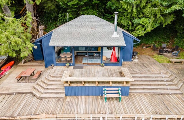 Lake Sutherland Waterfront Cabin w/Expansive Dock