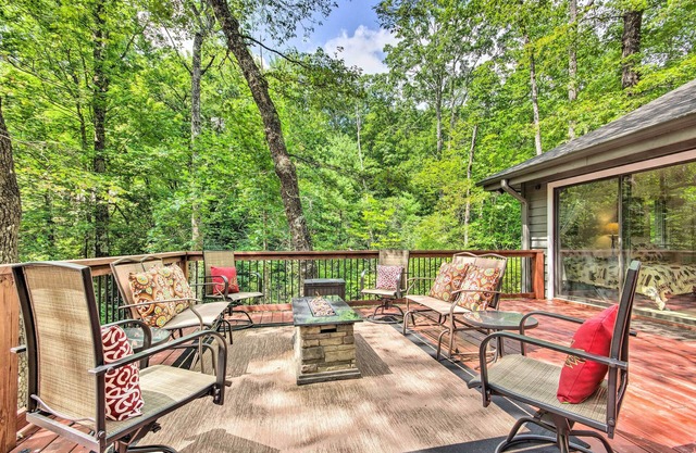 Lake Toxaway Cabin w/Fire Pit - 1 Mi to Marina