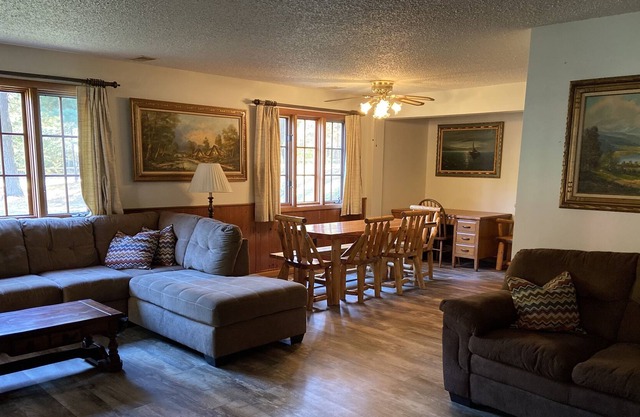 Lake Valley Cottage