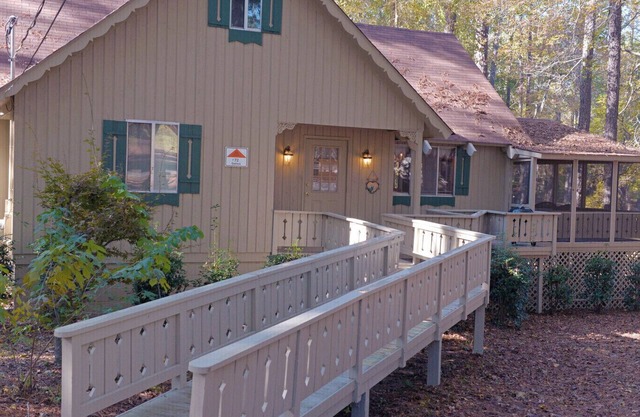 Lake View chalet with screened in porch perfect for weekend getaway!