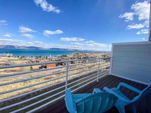 Lake View Condo 942 4