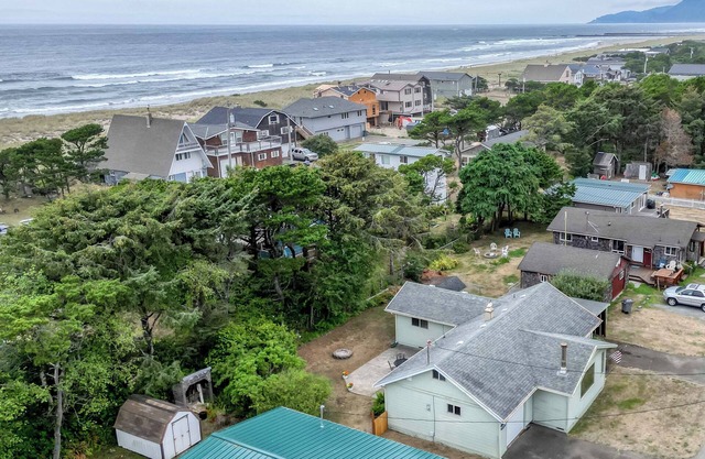 Lake View Single Level, Rockaway, King Suite, Game Room, 1 Block to Beach!