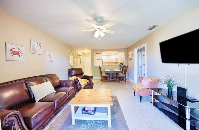 Lake view spacious 2bdr CONDO 7 min by the BEACH