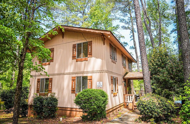 Lake View Vacation perfect place to unwind & only 1 mile from Callaway Gardens!