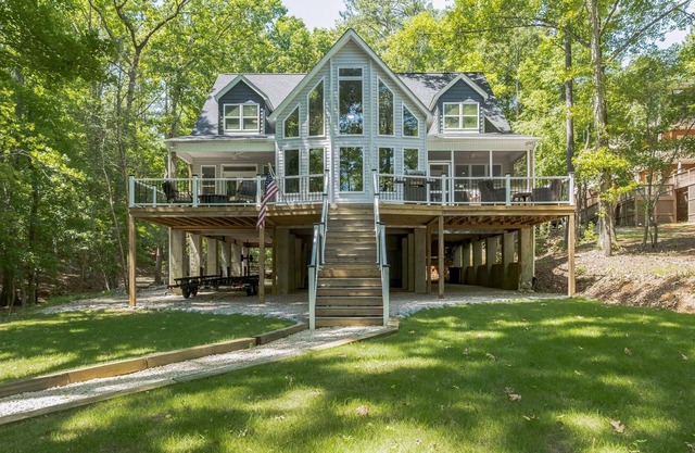 Lake Wateree Vacation Home by RedAwning