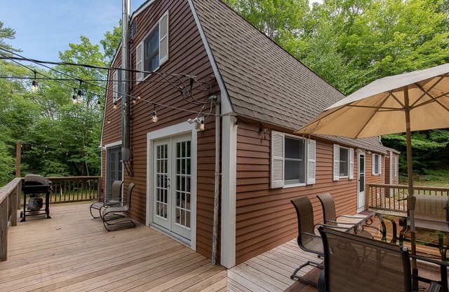 Lake Waukewan Cabin- 3 minutes to private community beach!