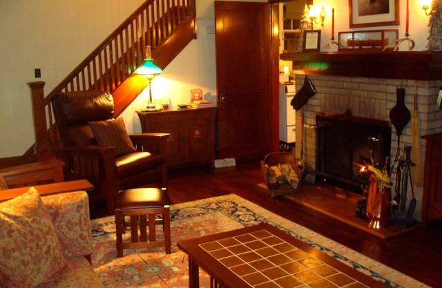 Lakefront 1920's Craftsman on Fiddle Lake - Vacation in Stickley Style